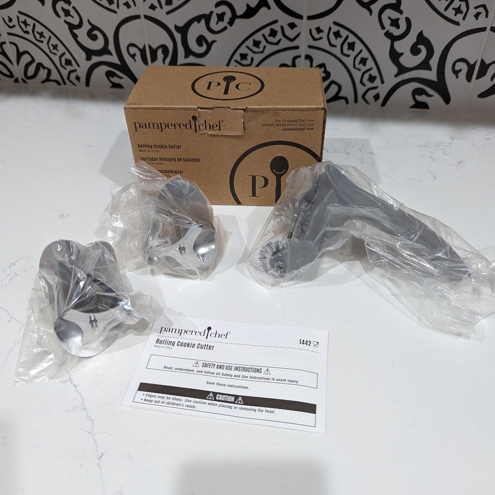 Pampered Chef Rolling Cookie Cutter Item #1442 Retired Circle Heart Square NIB